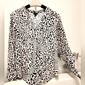 Ann Taylor Ivory Black Leopard Print Blouse sz M 👚 Long Sleeve V-Neck Washable